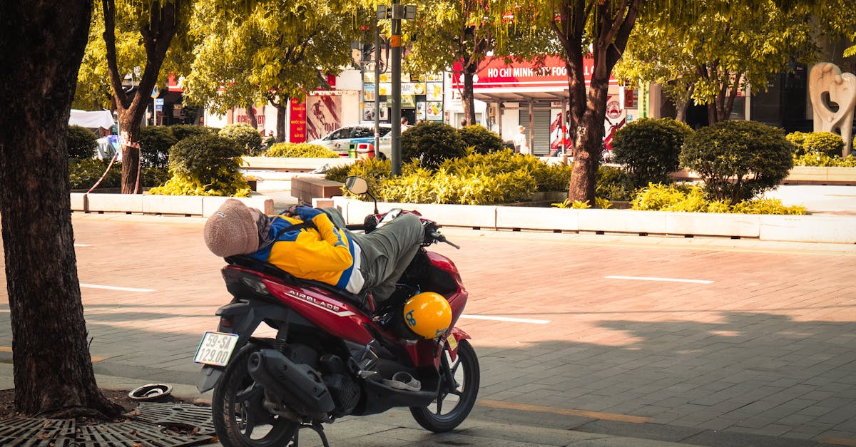 découvrez nos solutions d'assurance scooter adaptées à vos besoins. protégez votre deux-roues avec des garanties complètes et des tarifs compétitifs. roulez en toute sérénité !