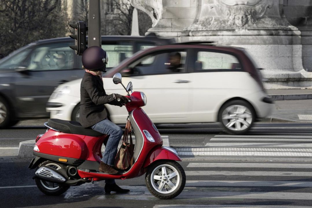 découvrez notre assurance cyclomoteur adaptée à vos besoins. profitez de garanties complètes pour une conduite sereine et en toute sécurité. obtenez un devis gratuit dès aujourd'hui et roulez en toute tranquillité!
