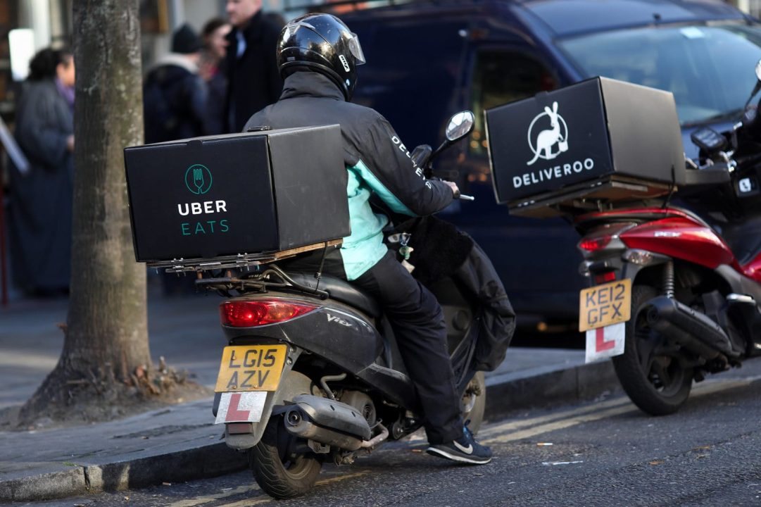 découvrez notre assurance scooter spécialement conçue pour les livreurs. protégez votre véhicule tout en garantissant votre sécurité sur la route. bénéficiez d'une couverture adaptée à vos besoins professionnels et roulez l'esprit tranquille.