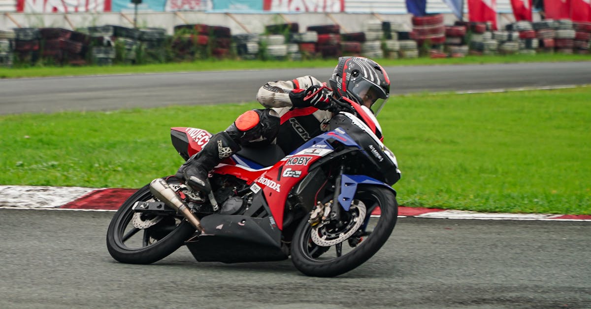 protégez votre moto avec notre assurance spécialisée. bénéficiez d'une couverture complète, d'une assistance 24/7 et de tarifs compétitifs. assurez votre sécurité et celle de votre véhicule tout en roulant l'esprit tranquille.