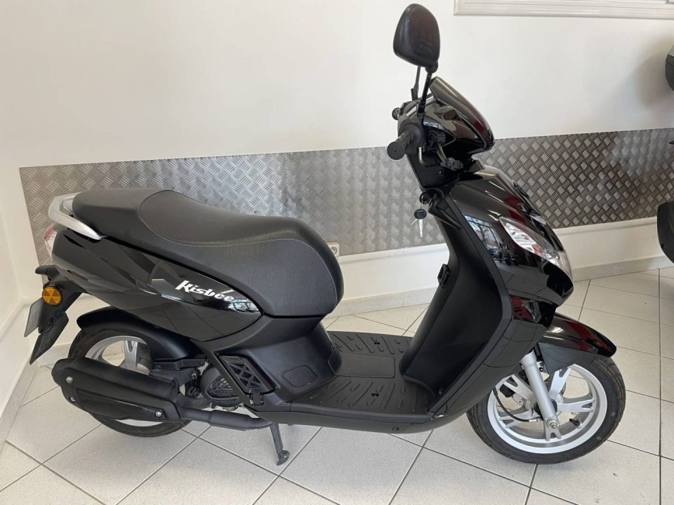 découvrez notre sélection de scooters 50cc d'occasion à des prix imbattables ! parfait pour les déplacements urbains, ces scooters allient performance, économie et style. trouvez le modèle qui vous correspond et roulez en toute liberté.