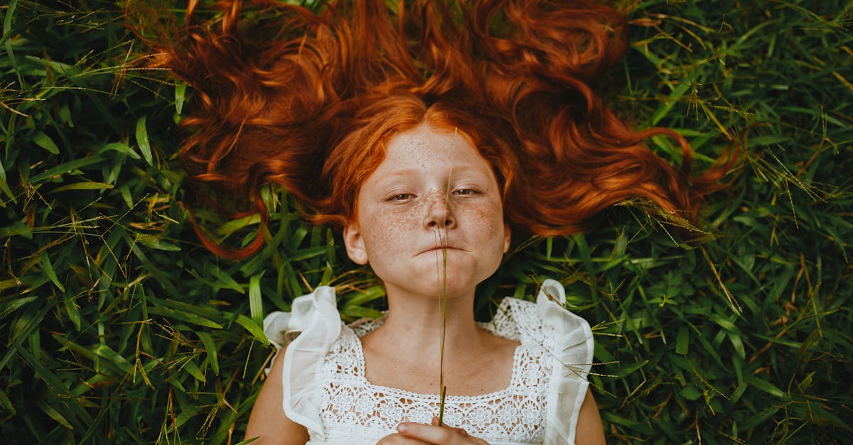 découvrez le monde fascinant des roux : des styles de cheveux flamboyants aux tendances de mode, plongez dans la culture et les particularités des personnes aux cheveux rouges.