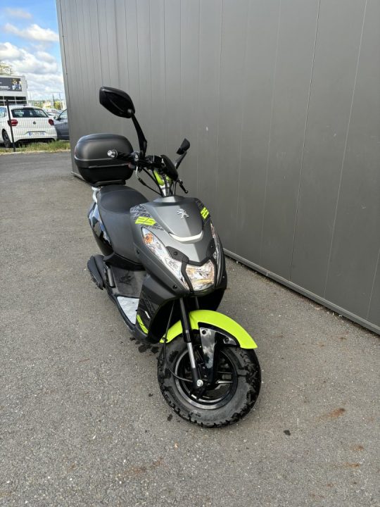 découvrez notre sélection de scooters 50cc d'occasion peugeot, alliant performance et fiabilité. profitez de modèles récents à prix avantageux, idéaux pour vos déplacements urbains. faites le choix d'un scooter économique et écologique !