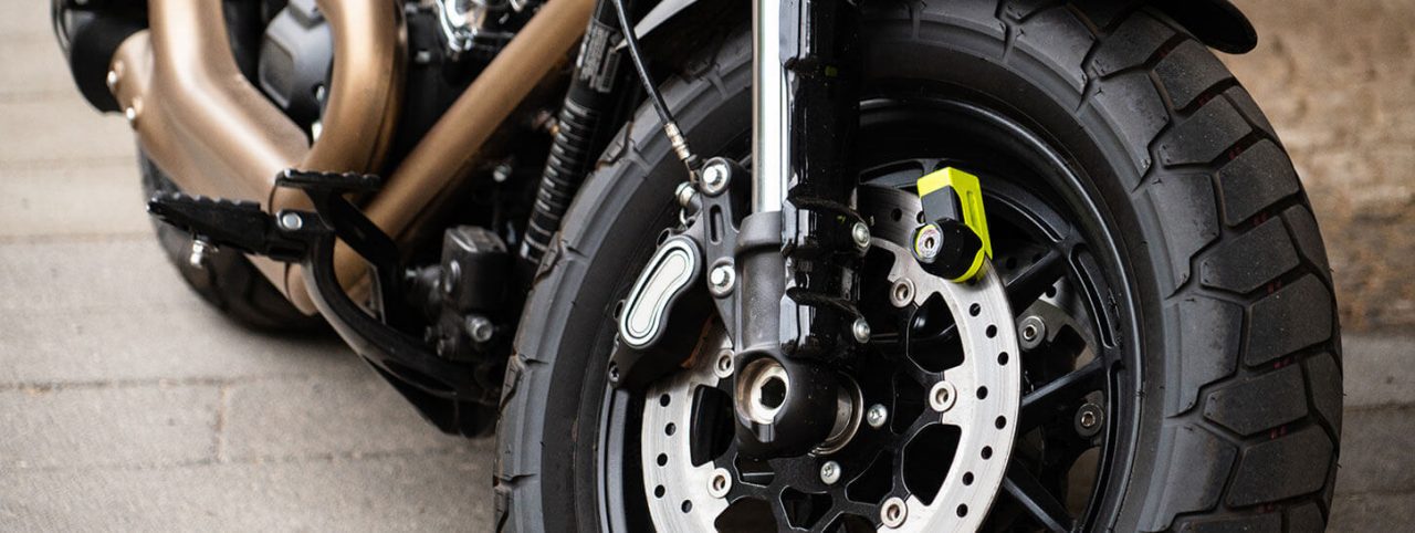 découvrez comment l'assurance axa protège votre moto contre le vol, en offrant des solutions adaptées et des options de prévention pour minimiser les risques. protégez votre investissement avec des garanties fiables et une assistance 24/7.