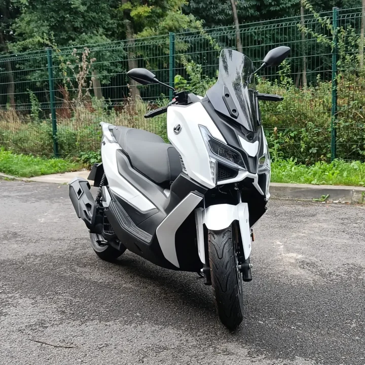 découvrez notre vaste sélection de scooters 50cc en seine-et-marne. profitez de conseils d'experts et d'offres exclusives pour un achat sécurisé et adapté à vos besoins. roulez avec style et confort dans votre département !