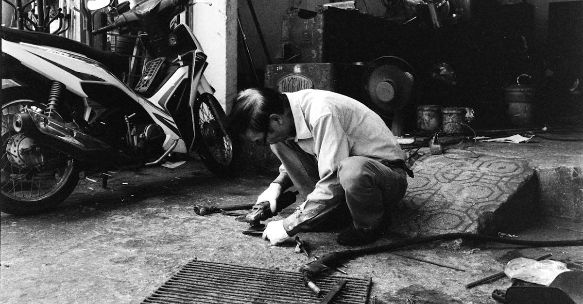 découvrez les coûts de maintenance pour votre scooter. apprenez à anticiper les dépenses liées aux réparations, à l'entretien régulier et aux pièces de rechange afin d'assurer le bon fonctionnement et la longévité de votre véhicule.