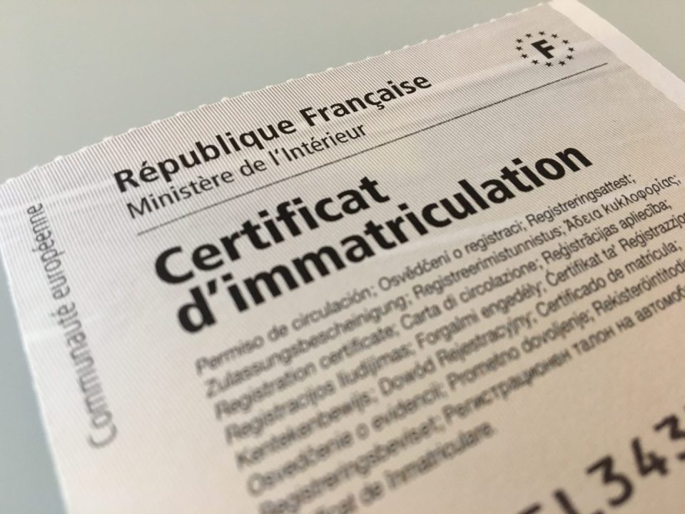 découvrez tout ce qu'il faut savoir sur l'immatriculation de votre scooter. apprenez les démarches, les documents nécessaires et les réglementations en vigueur pour rouler en toute légalité.