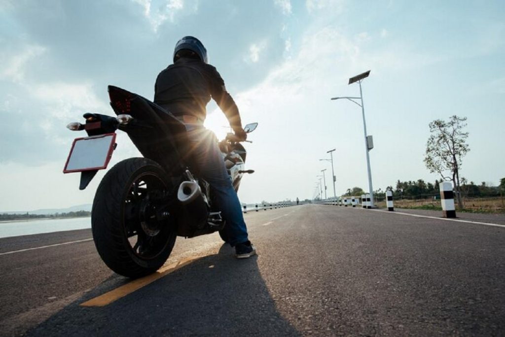 découvrez nos conseils pour bien choisir votre assurance moto. comparez les garanties, tarifs et options pour protéger efficacement votre deux-roues tout en économisant.
