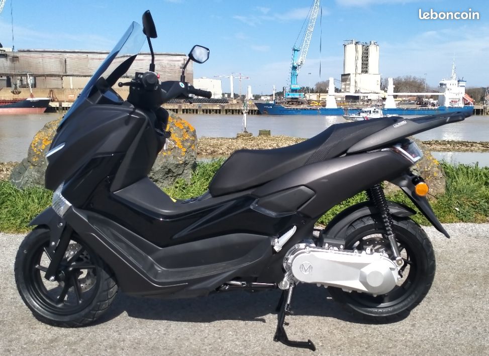 découvrez tout ce qu'il faut savoir sur le kilométrage d'un scooter 125 : astuces pour optimiser votre consommation, comparaisons des modèles et conseils d'entretien pour une performance optimale sur la route.