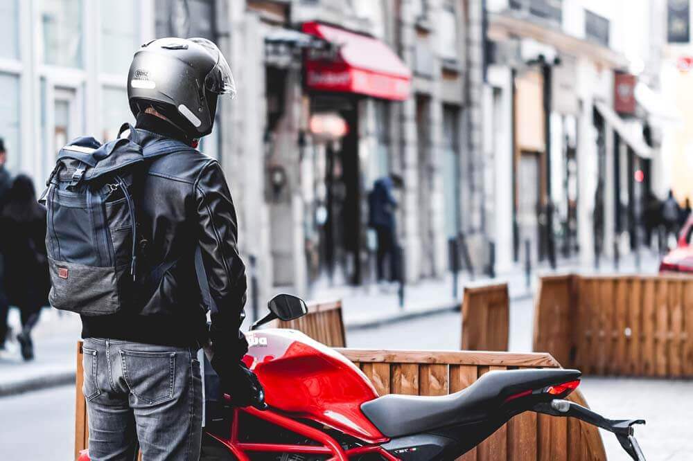 découvrez les offres d'axa pour l'assurance moto au kilomètre. profitez d'une couverture sur mesure, adaptée à votre fréquence d'utilisation. idéal pour les motards occasionnels, axa vous propose des tarifs avantageux et des garanties complètes.